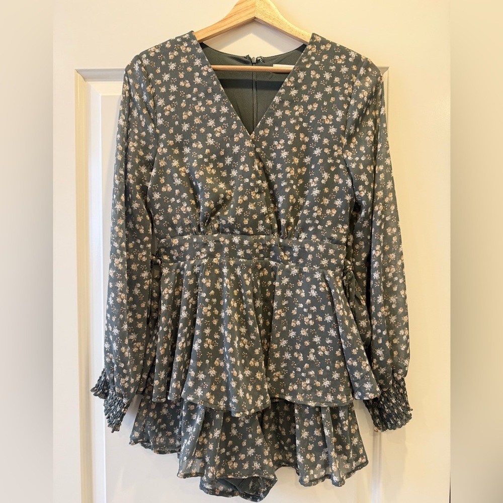 Altar’d State romper size XS